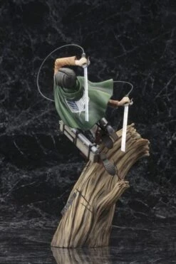 Figurine Livaï Sur Un Tronc - District SNK -Titan Cosplay Soldes Magasin H9477ddc165ad461eabbc01d31c722eebH