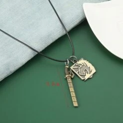 Collier Sabre Brigades Spéciales - District SNK -Titan Cosplay Soldes Magasin H9d6feccbf71747cc9616f3940f5aa0e5Q.jpg 960x960