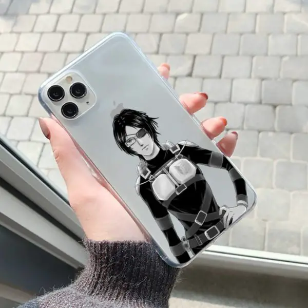 Coque IPhone Transparente Hansi En Tenue De Combat - District SNK 1 Coque IPhone Transparente Hansi En Tenue De Combat - District SNK